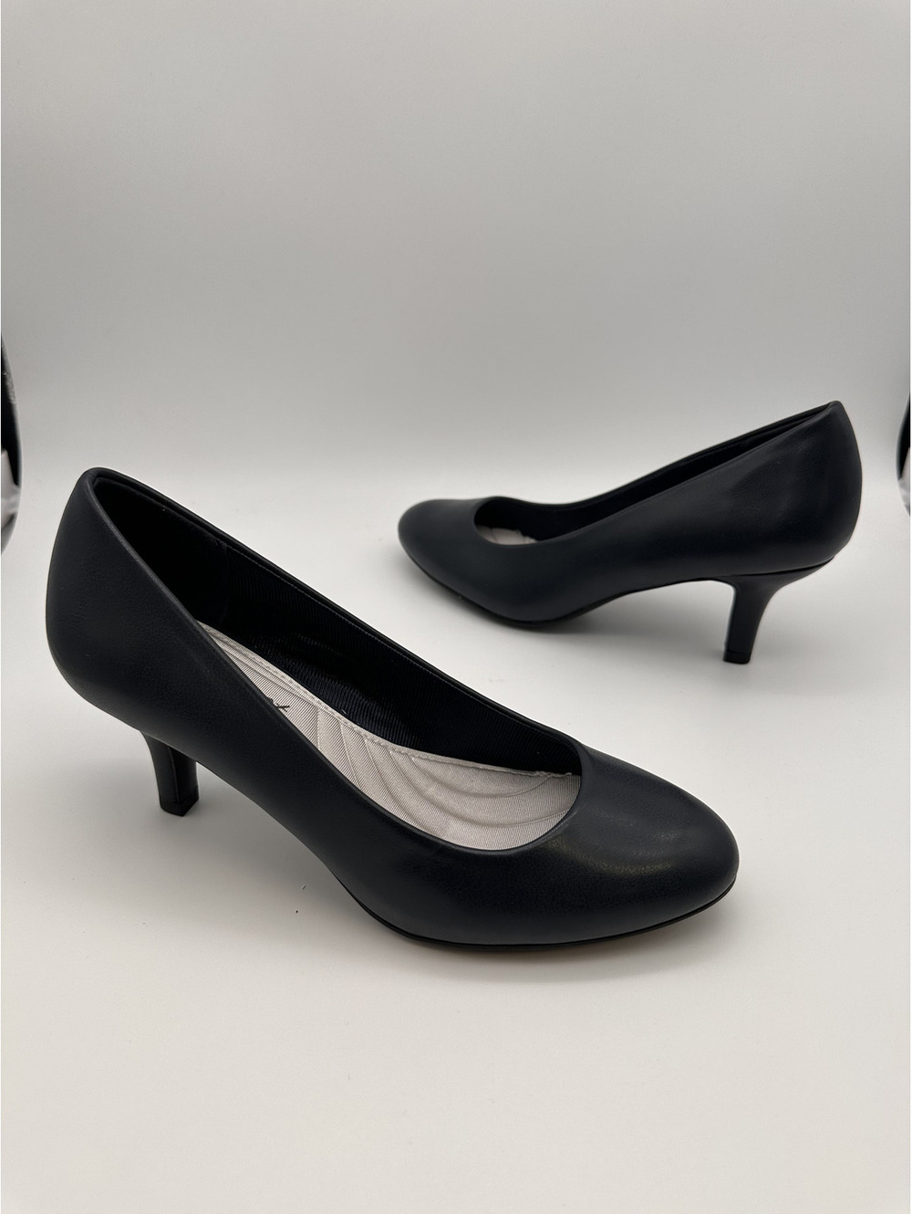 Easy Street Black Classic Pump Heels Size 10 M